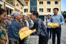 "Đúng lúc nhà vừa hết gạo thì được bạn đọc Dân trí hỗ trợ"