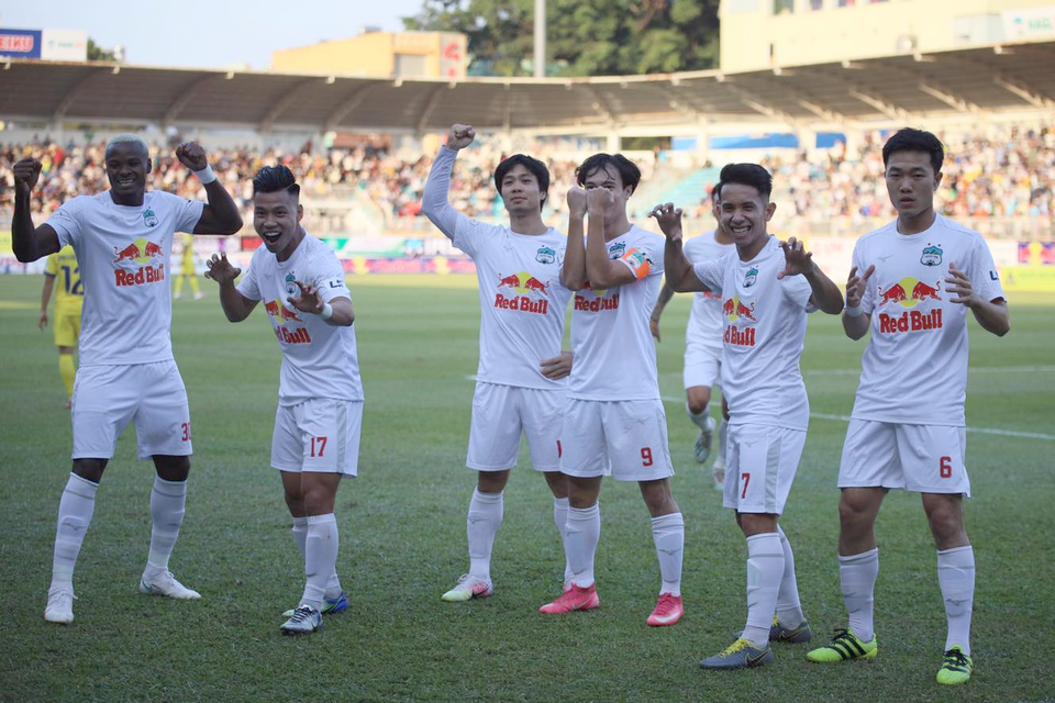 HA Gia Lai 4-3 Nam Định: 3 quả phạt đền và những phút bù giờ điên rồ - 1 HA Gia Lai 4-3 Nam Định: 3 quả phạt đền và những phút bù giờ điên rồ - 1