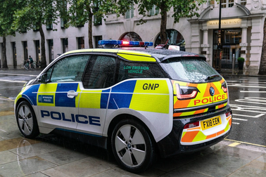 Cảnh sát Anh trải nghiệm ôtô điện: Giữa đường hết pin, mỏi mắt tìm trạm sạc