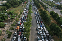 Cửa ngõ phía Đông TPHCM kẹt cứng ngày đầu nghỉ lễ