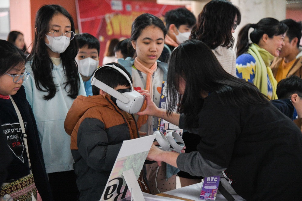 El Disneyland de Ciencias de la Escuela Ams atrae a jóvenes apasionados por la ciencia - 2 Disneyland khoa học trường Ams thu hút bạn trẻ đam mê khoa học - 2