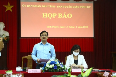 Họp báo khẩn vụ Phó Chủ tịch HĐND huyện chống đối đo thân nhiệt