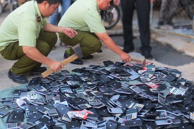 Không thể làm ngơ với nạn máy tính cầm tay giả