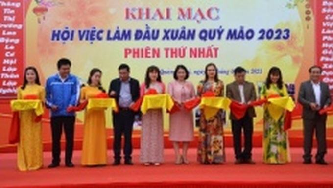 Quảng Ngãi: Trên 500 lao động tìm được việc làm tại sàn giao dịch việc làm đầu xuân Quý Mão