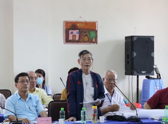 Người dân đặt câu hỏi về tính pháp lý của những bản đồ tương ứng. 