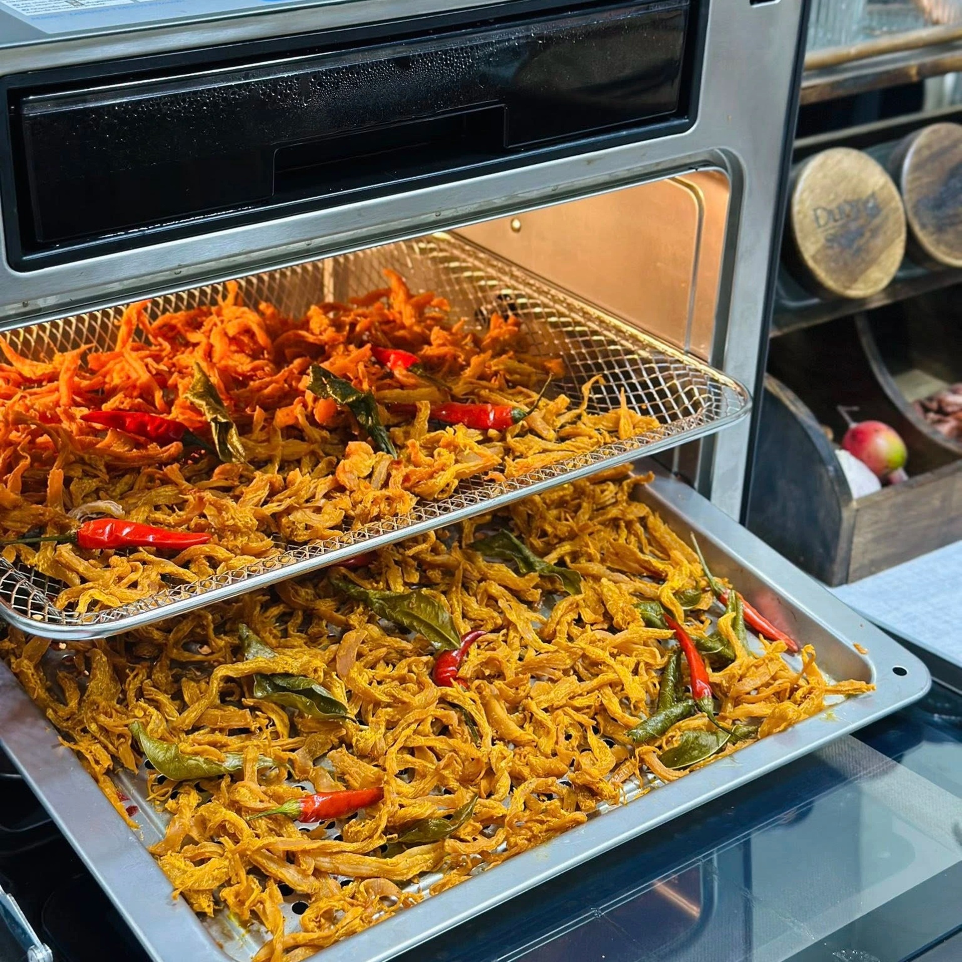 Mẹ đảm ở TPHCM gợi ý cách làm khô gà lá chanh nhâm nhi ngày Tết - 8