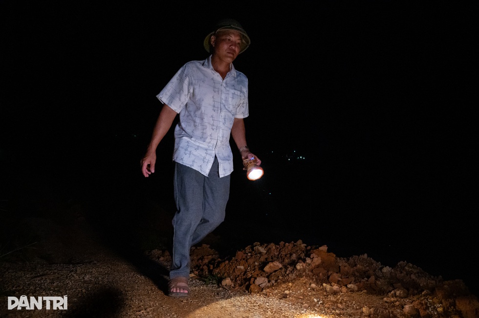 Làm dân vận, không ngại ngần gõ cửa từng nhà... xin đất - 7 Làm dân vận, không ngại ngần gõ cửa từng nhà... xin đất - 7