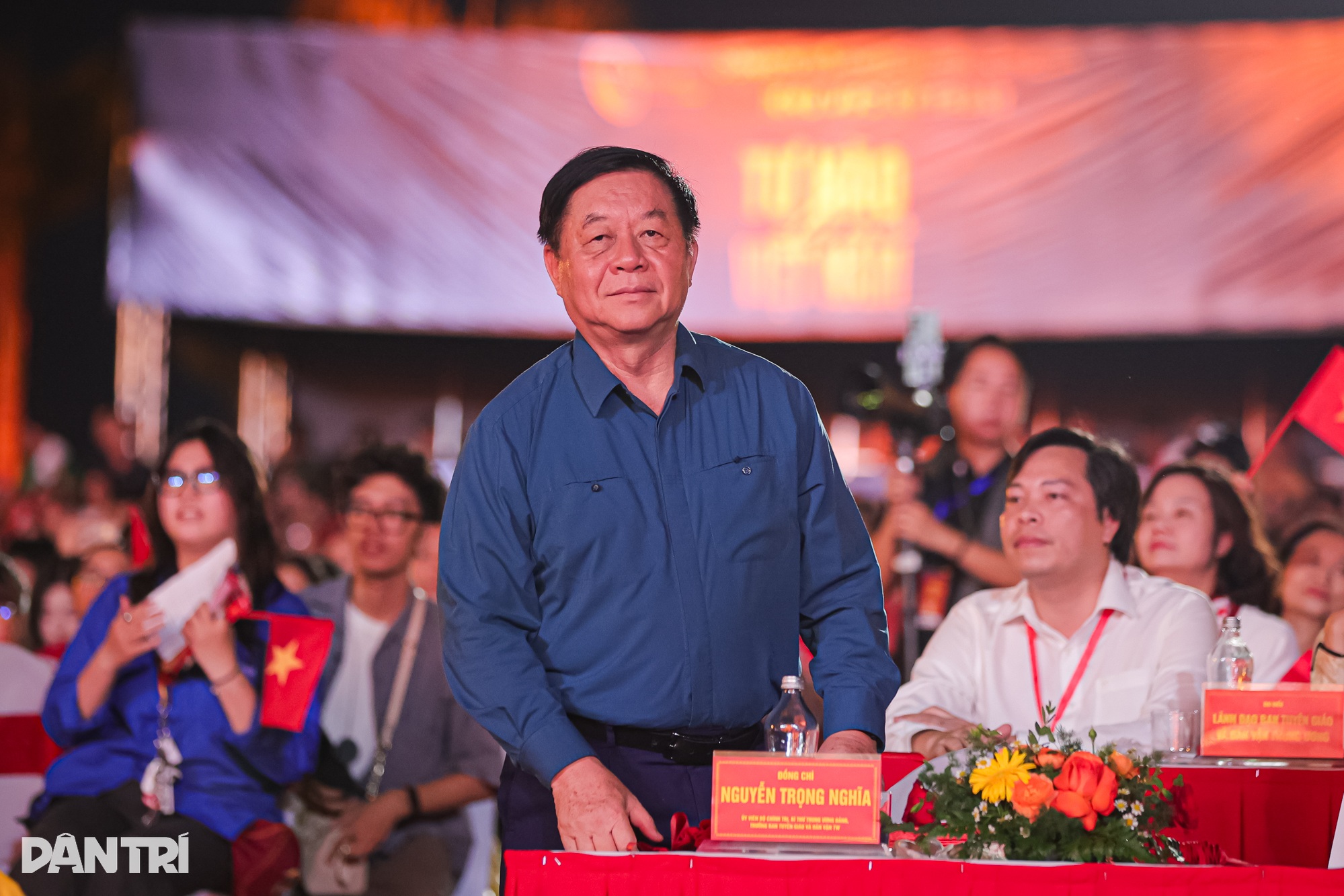 Tùng Dương cùng 30.000 người hát Quốc ca trong Tự hào là người Việt Nam - 2