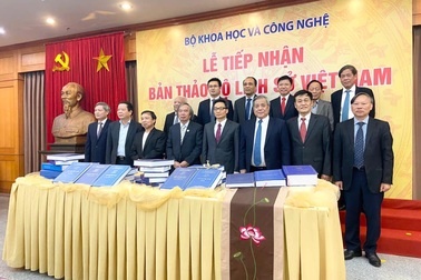 Gần 300 nhà khoa học bàn giao Bản thảo Bộ Lịch sử Việt Nam