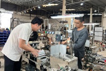 Chưa học hết lớp 8, lão nông ở Lâm Đồng xuất khẩu máy nông nghiệp