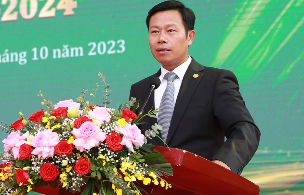 Sinh viên cưỡi ngựa, bắn cung, đi cà kheo trong ngày khai giảng - 1 Sinh viên cưỡi ngựa, bắn cung, đi cà kheo trong ngày khai giảng - 1