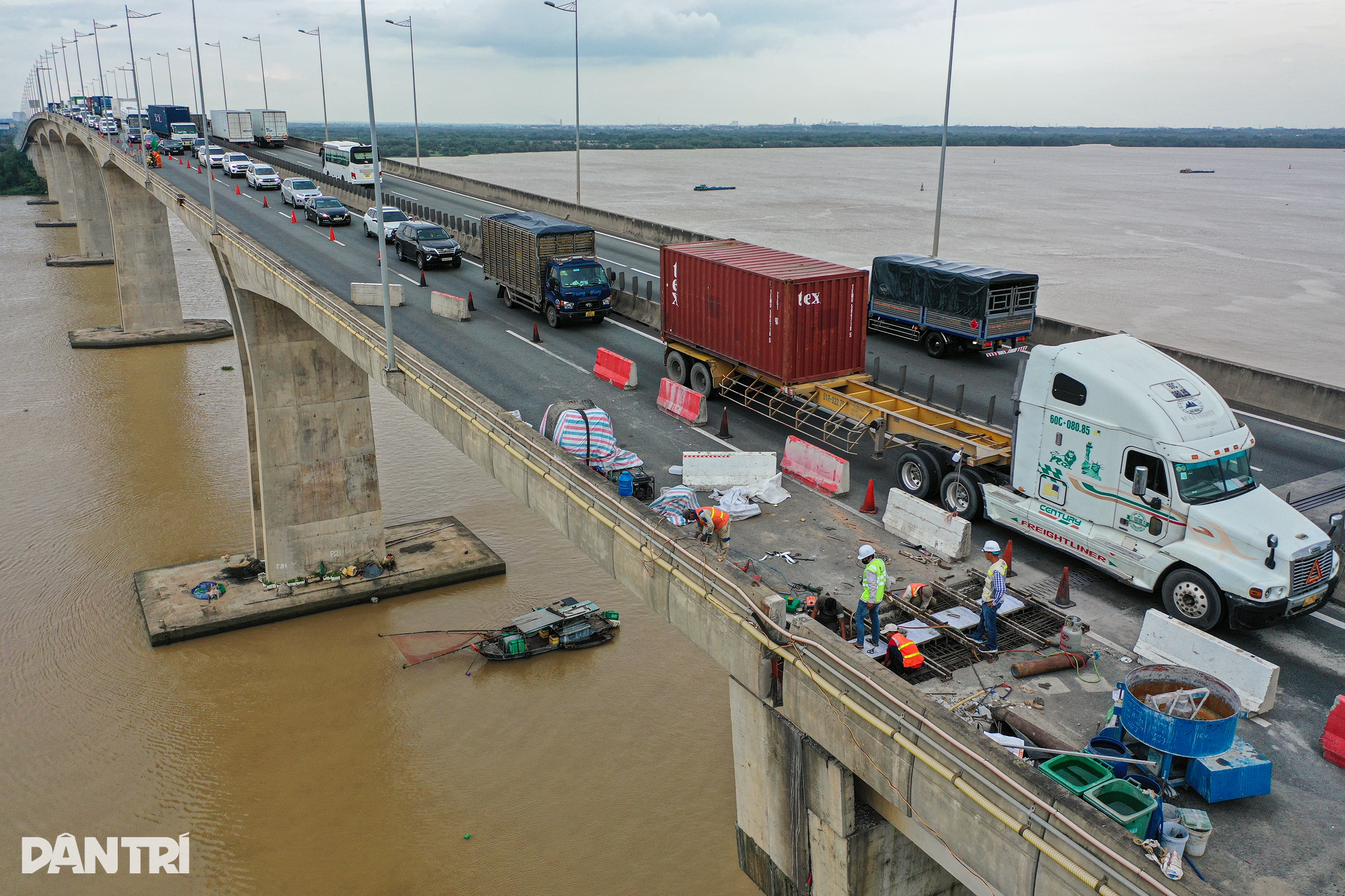 Kemacetan lalu lintas di Ho Chi Minh City - Long Thanh Expressway mencapai 5 km akibat perbaikan jembatan - 1 Cao tốc TPHCM - Long Thành kẹt xe kéo dài hơn 5km vì sửa cầu - 1