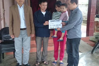 Trao tiếp hơn 31 triệu cho gia đình cháu Quỳnh Anh