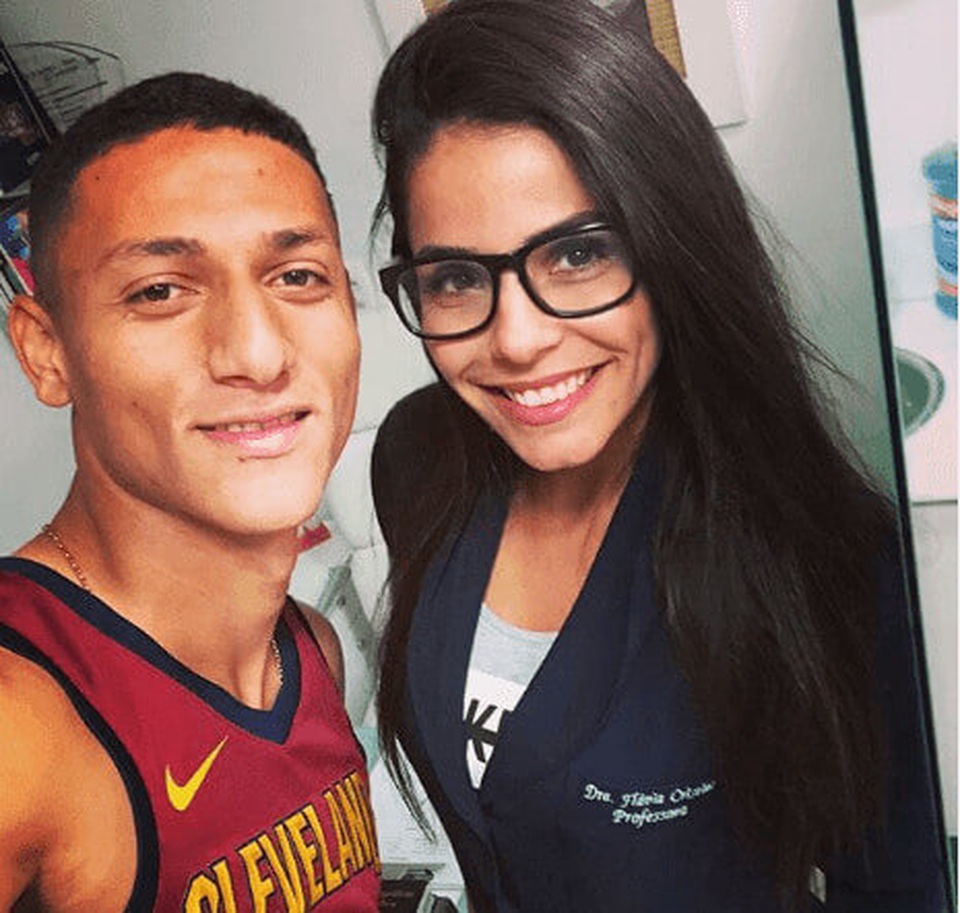 Ngắm những “nửa kia” nóng bỏng của các cầu thủ Everton - 2