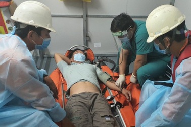Cấp cứu thuyền trưởng tàu cá Quảng Nam bị viêm ruột thừa cấp ở Hoàng Sa