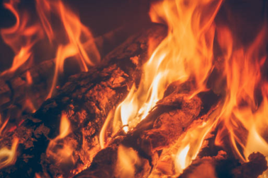 Bên bếp lửa hồng