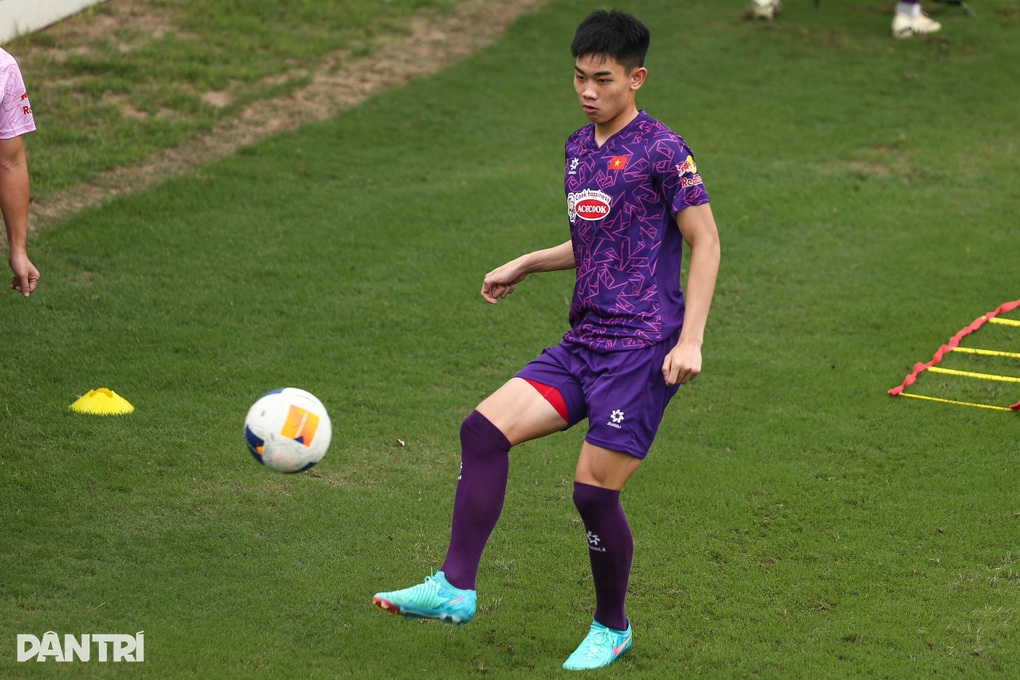 Đình Bắc hứng khởi tập luyện cùng U23 Việt Nam - 2 Đình Bắc hứng khởi tập luyện cùng U23 Việt Nam - 2