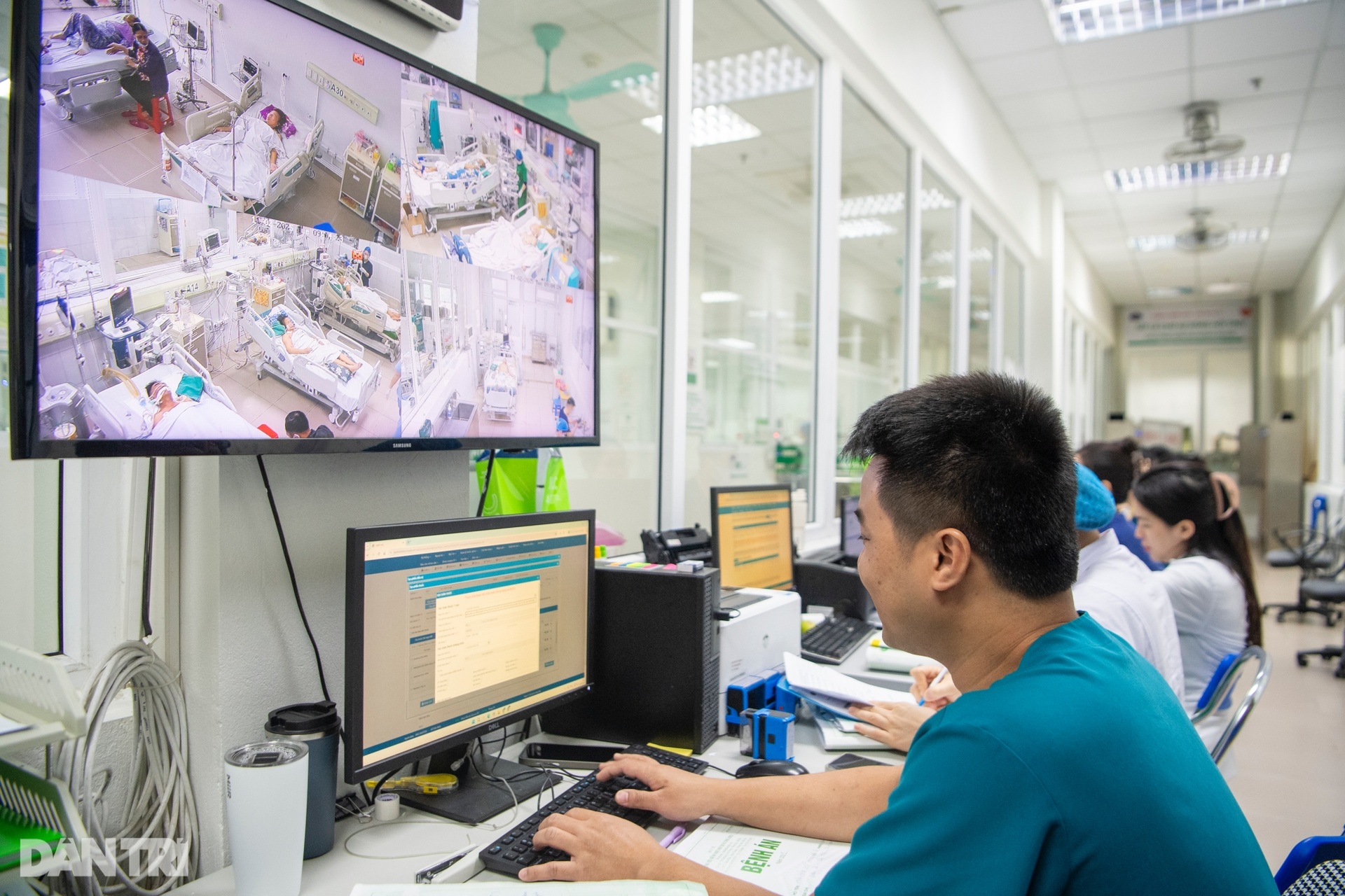 Áp lực giữ sinh mệnh những bệnh nhân cúm đông đặc phổi nặng nhất miền Bắc - 5 Áp lực giữ sinh mệnh những bệnh nhân cúm đông đặc phổi nặng nhất miền Bắc - 5