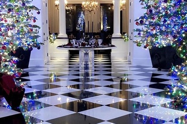 Gia đình cô Kim trang hoàng nhà cửa lộng lẫy đón Giáng sinh