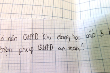 Học trò hỏi “sốc” về.... chuyện người lớn