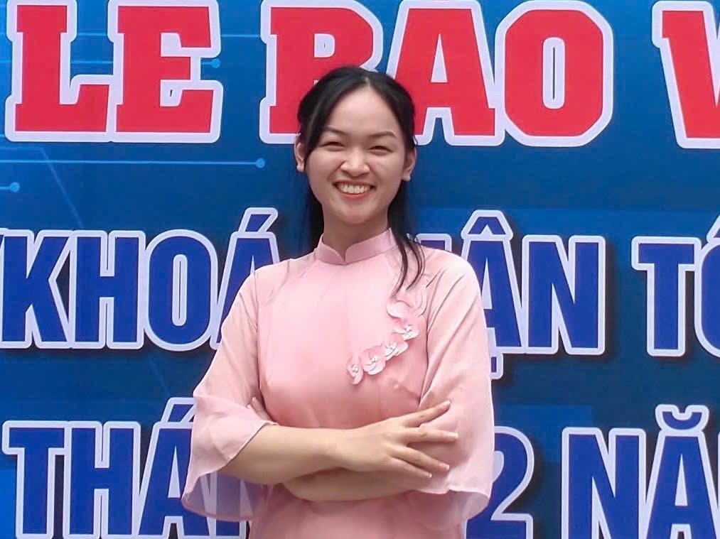 บัณฑิตเยี่ยมยอดและของขวัญสำหรับคุณแม่ผู้ล่วงลับ - 2 Thủ khoa tốt nghiệp xuất sắc và món quà dành tặng người mẹ đã khuất - 2