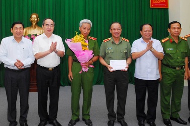 Khen thưởng ban chuyên án triệt phá đường dây sản xuất ma túy lớn nhất nước