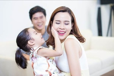 Con gái Lưu Hương Giang ngày càng thông minh lém lỉnh