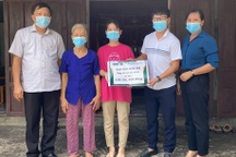 Nữ sinh mồ côi trường chuyên được bạn đọc giúp đỡ gần 400 triệu đồng