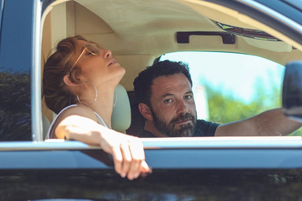 Jennifer Lopez cực ngầu lúc tắc đường, Ben Affleck không thể rời mắt - 3 Jennifer Lopez cực ngầu lúc tắc đường, Ben Affleck không thể rời mắt - 3