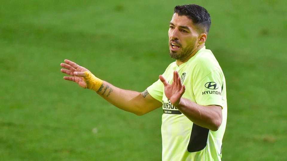 Luis Suarez lập cú đúp, Atletico hơn Real Madrid đến 7 điểm - 4 Luis Suarez lập cú đúp, Atletico hơn Real Madrid đến 7 điểm - 4