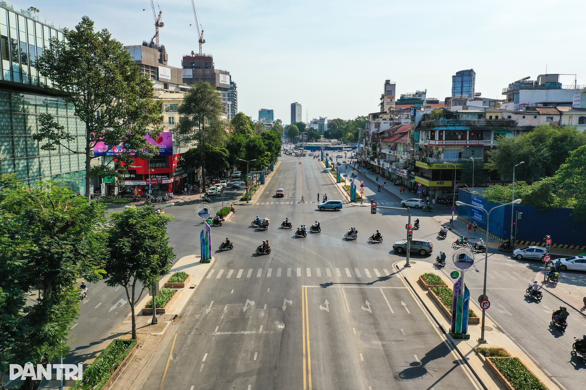 Toàn cảnh con đường vàng ở TPHCM được đề xuất lắp mái che vỉa hè - 9 Toàn cảnh con đường vàng ở TPHCM được đề xuất lắp mái che vỉa hè - 9