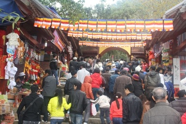 Yên Tử đón hơn 6 vạn du khách ngày khai hội