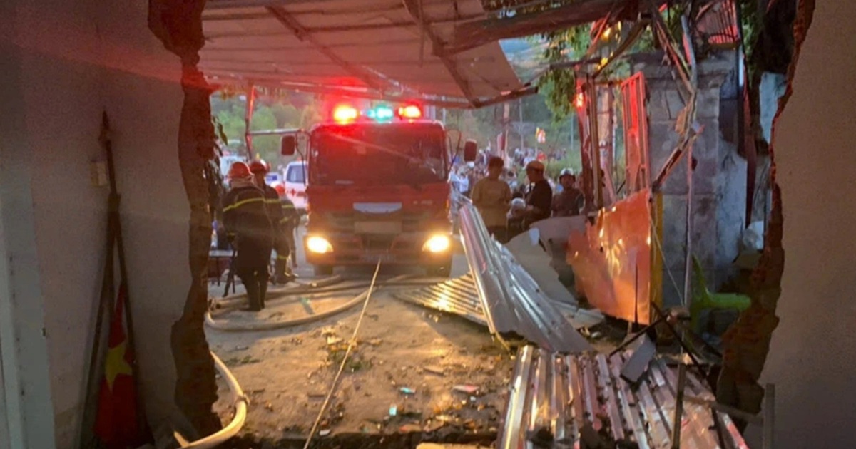 Xe tải tông sập nhà dân, 4 người thương vong