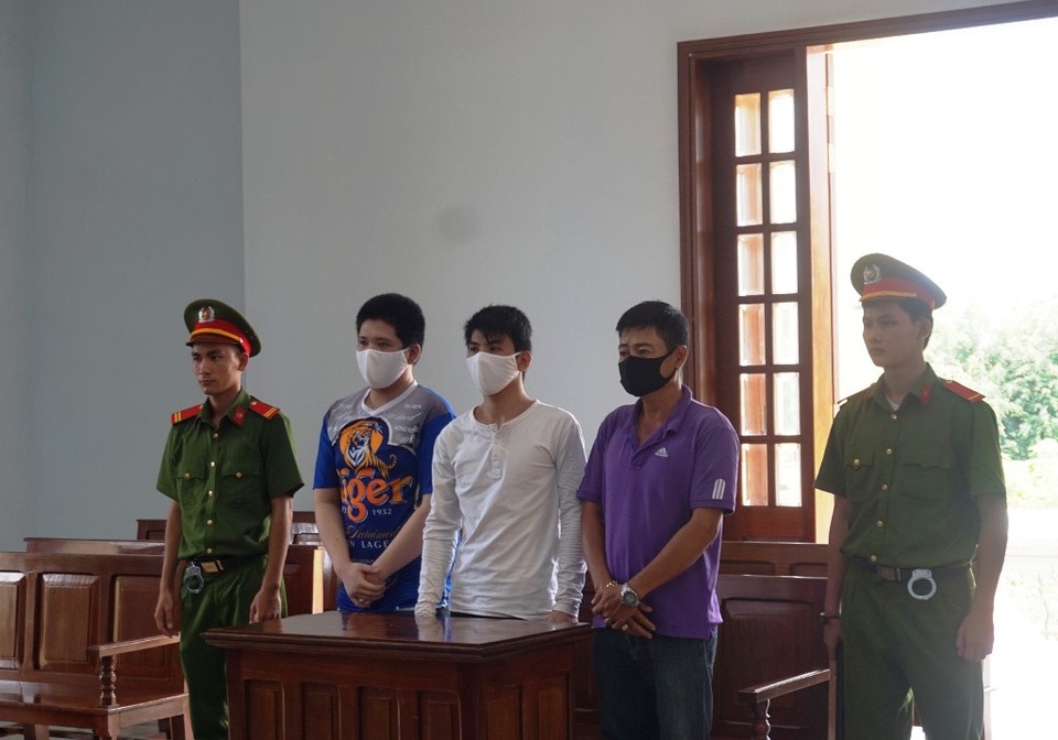 Tráo người đi khám trinh, 3 người đàn ông bị tuyên án tù - 1 Tráo người đi khám trinh, 3 người đàn ông bị tuyên án tù - 1