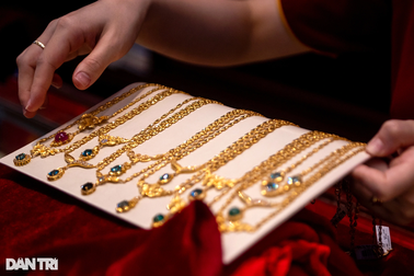 Giá vàng thế giới đảo chiều tăng vọt