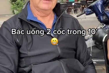 Khách Tây khen cà phê Việt Nam ngon tuyệt cú mèo