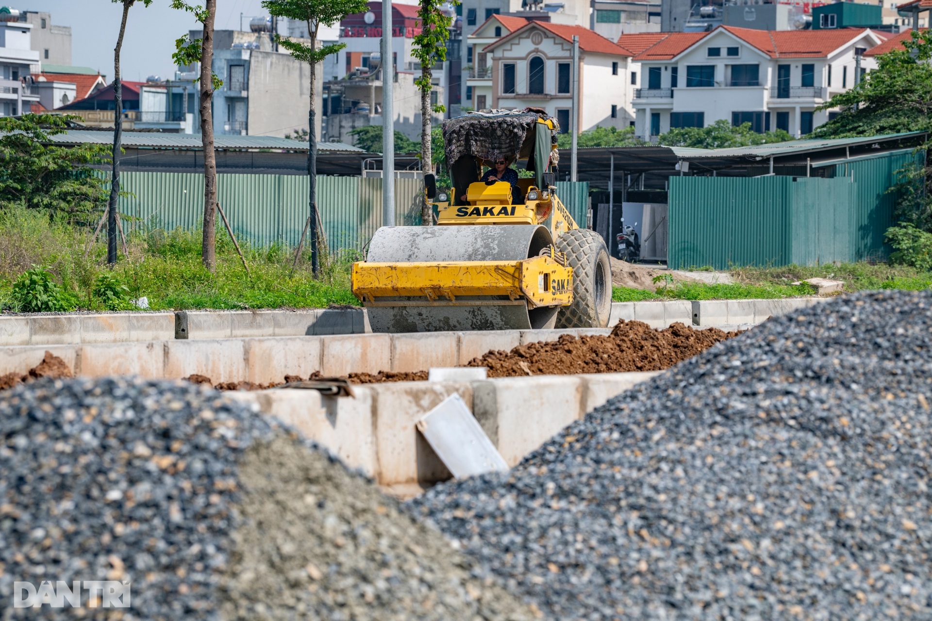 Gấp rút thi công tuyến đường 8 làn gần 1.800 tỷ tại Hà Nội - 13 Gấp rút thi công tuyến đường 8 làn gần 1.800 tỷ tại Hà Nội - 13