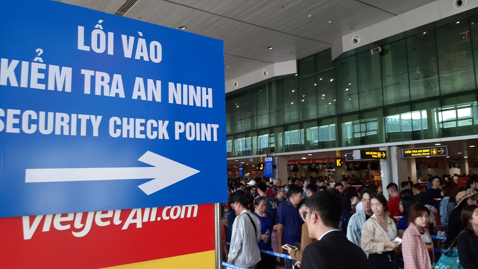 Vật vạ nửa ngày ở sân bay chờ được về quê ăn Tết - 5