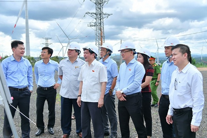 Tổng Thư ký Quốc hội Bùi Văn Cường cùng đoàn công tác tại khu điện gió Ea Nam tỉnh Đắk Lắk
