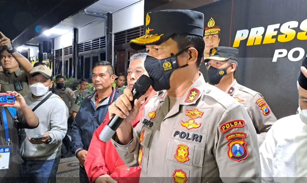 Cảnh sát Indonesia lý giải nguyên nhân bắn hơi cay làm nhiều CĐV thiệt mạng - 2 Cảnh sát Indonesia lý giải nguyên nhân bắn hơi cay làm nhiều CĐV thiệt mạng - 2