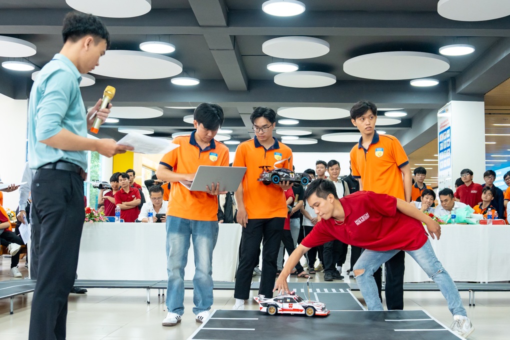 Khám phá môi trường học tập của sinh viên ngành Công nghệ ô tô điện HUTECH - 5 Khám phá môi trường học tập của sinh viên ngành Công nghệ ô tô điện HUTECH - 5