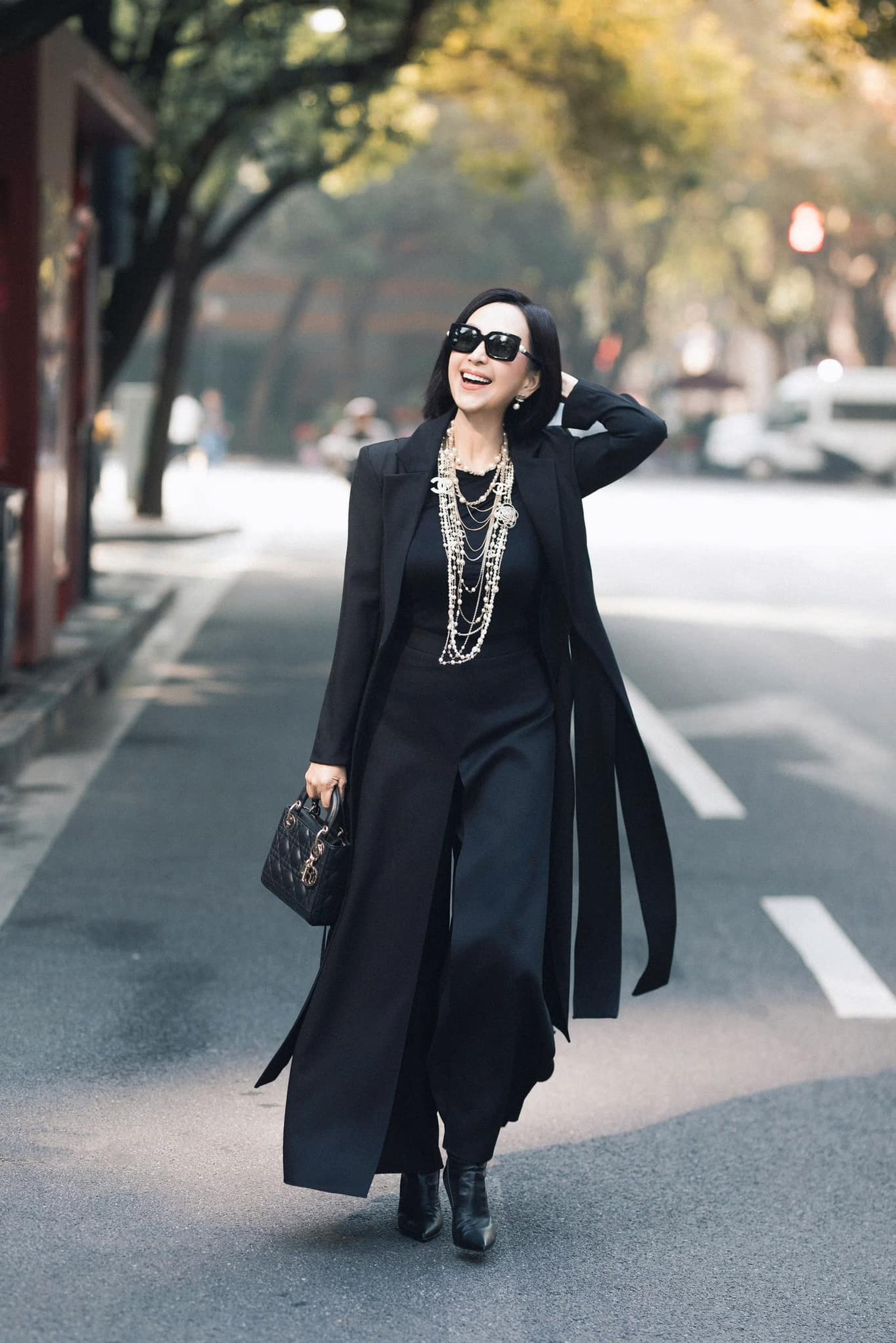 Nữ hoàng ảnh lịch Diễm My: Trẻ đẹp nhờ lạc quan, 31 năm chồng cưng chiều - 6 Nữ hoàng ảnh lịch Diễm My: Trẻ đẹp nhờ lạc quan, 31 năm chồng cưng chiều - 6