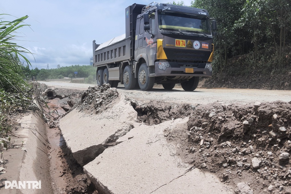 Quốc lộ xuống cấp do tưới nước chống bụi? - 3