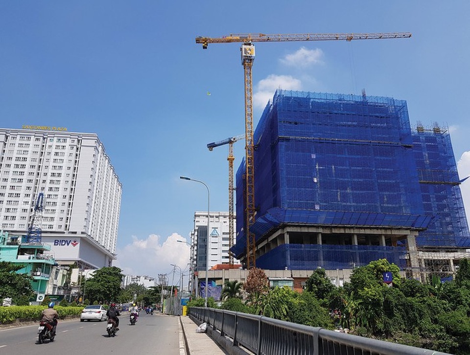 Cú giáng mạnh trăm năm hiếm có, đại gia xây dựng gặp khó khăn - 1