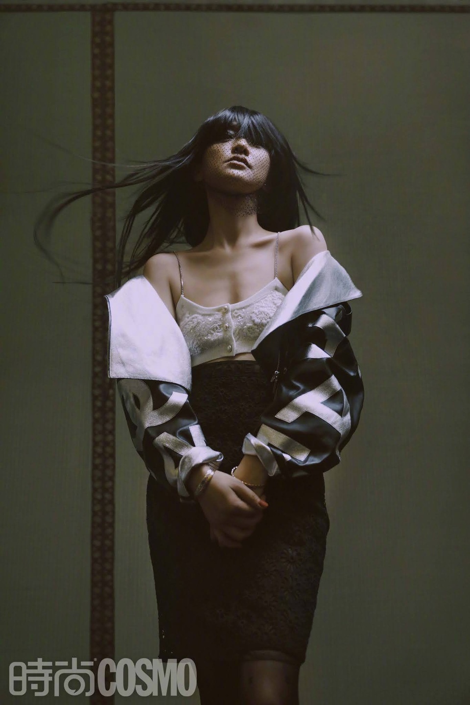 Hậu ly hôn, Châu Tấn đẹp rạng ngời và quyến rũ ở tuổi 47 - 14