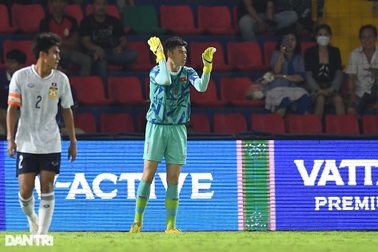 HLV Troussier: "Quan Văn Chuẩn đã cứu mạng tôi"