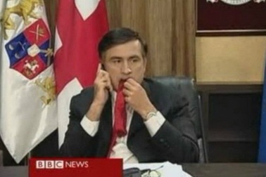 Cựu Tổng thống Gruzia tiết lộ lý do nhai cà vạt giữa lúc chiến sự nóng bỏng