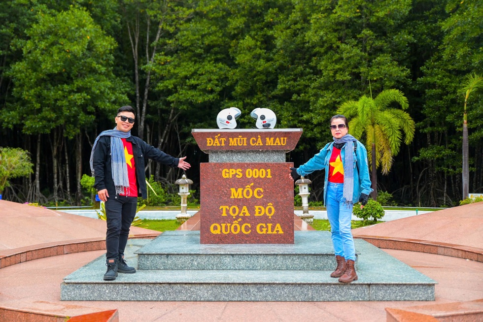 Mẹ U60 tự chạy xe máy đi phượt cùng con trai - 2 Mẹ U60 tự chạy xe máy đi phượt cùng con trai - 2