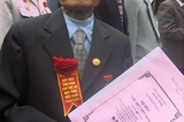 Nỗi khắc khoải của thầy giáo già nhất Việt Nam 