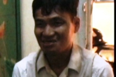 Nam thanh niên giả mù đi ăn xin để... mua vàng